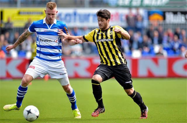 持冷静自若 持冷静自若