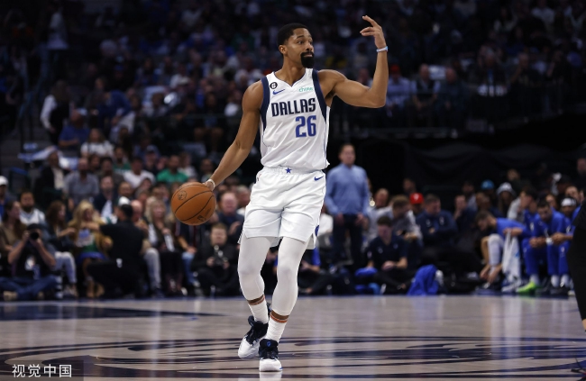 中场的短传 中场的短传