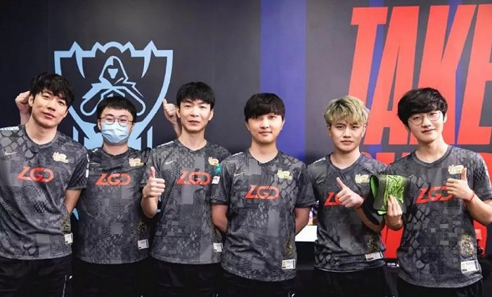 他独造两球 他独造两球